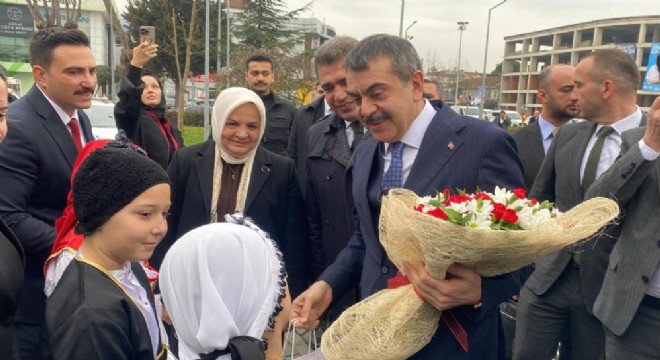  Tekin: 'Hep beraber taşın altına elimizi koyalım'